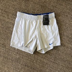 🦋Nike Ladies Shorts Size Small🦋
